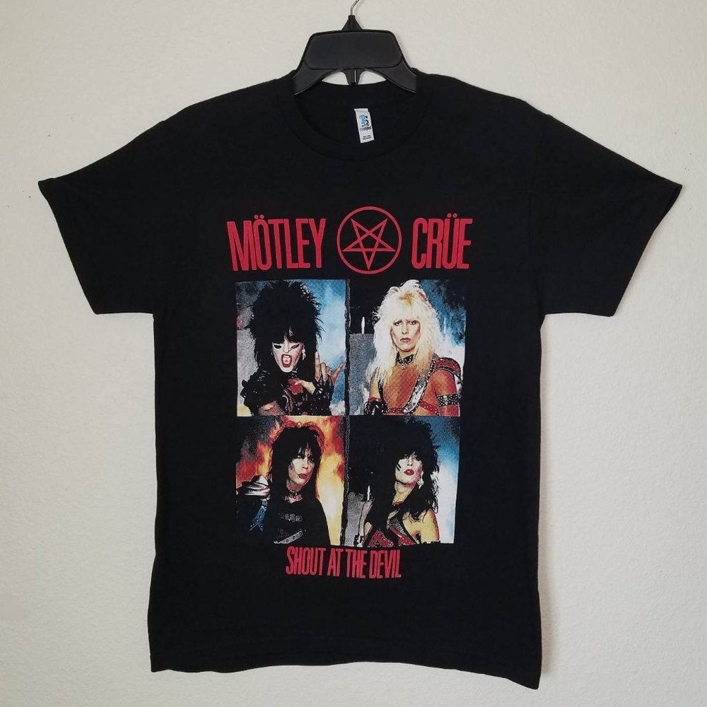 New "Mötley Crüe – Shout At The Devi" Unisex T-Shirt Available In Small–2XL - Picture 1 of 2